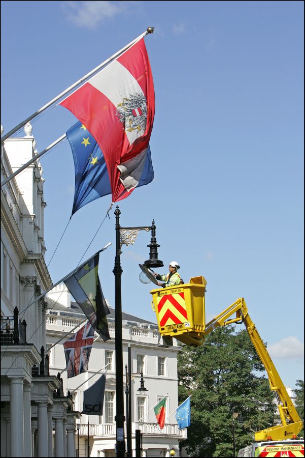 London Mayfair Street Lighting: Swipe To View More Images