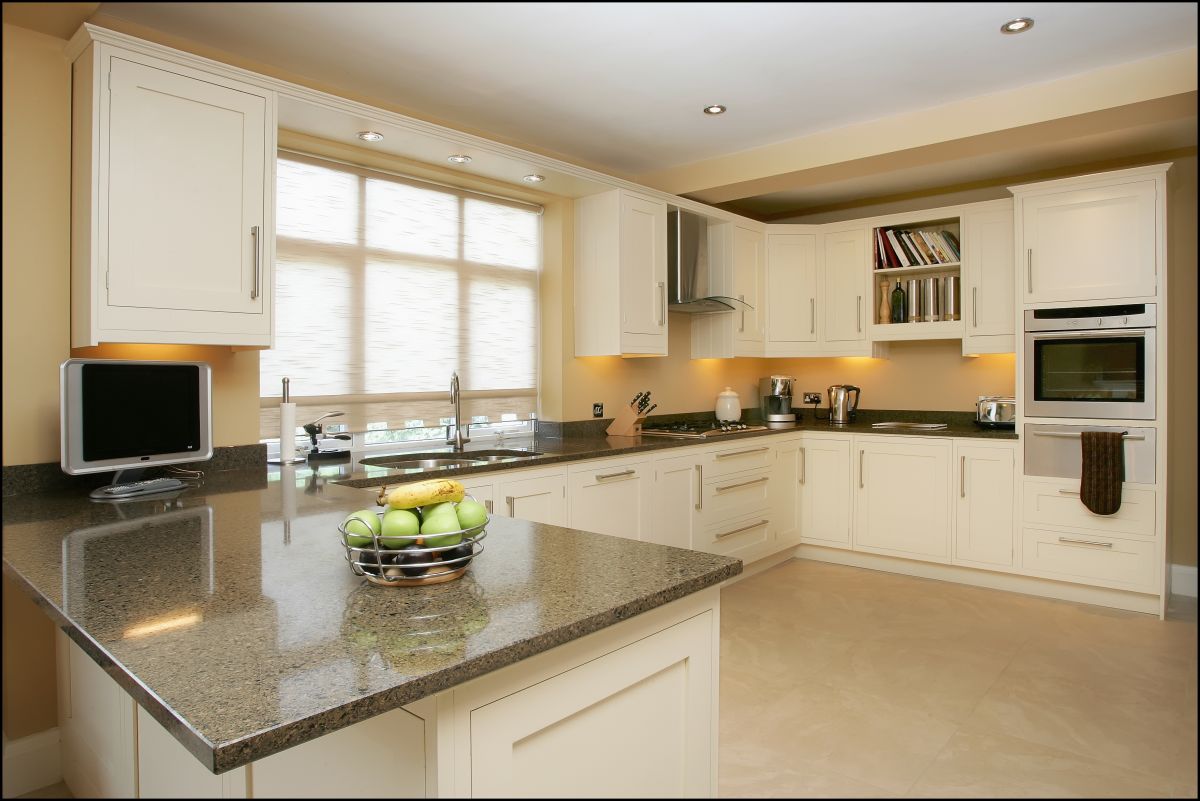 Large Kitchen Nottingham: Swipe To View More Images