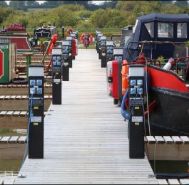 Devizes New Marina: Click Here To View Larger Image