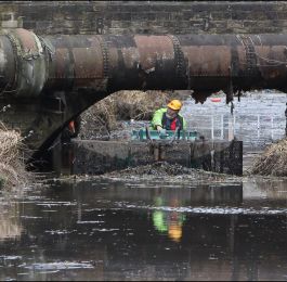 Cleaning the Canal&comma; Huddersfield: Click Here To View Larger Image